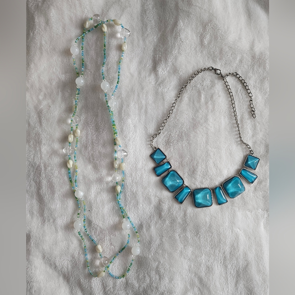 Bundle Of 2 Woman's Neckleses. Good Condition.